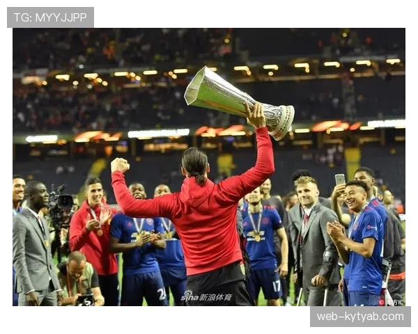 伊布退役后天天开超跑接送孩子上学，校门口妈妈团都看呆了