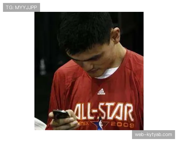 柳雅慧训练完直接啃鸡腿？这自律人设崩得我措手不及