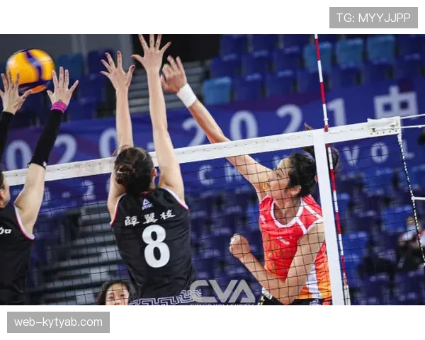 朱婷上场像女王，下楼买菜像隔壁大妈——手上那只表把我们全体打败